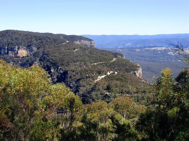 a view of the narroneck plateau and the megalong valley