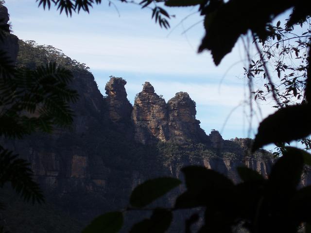 a view of the three peaks of the three sisters rock formation near katoomba on the blue moiuntains national park