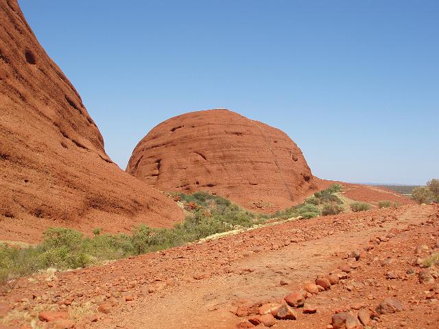 spectacular views on the valley of the winds walking trail, kata tjuta