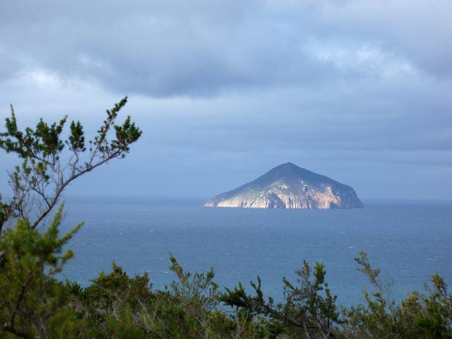 distinctive pointed island 15 km of the southern most point of mainland australia