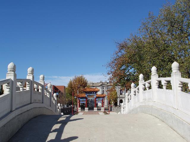 chinese memorial bridge, bendigo, victoria