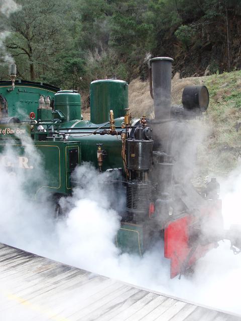 a steam locomotive on the walhalla goldfields railway