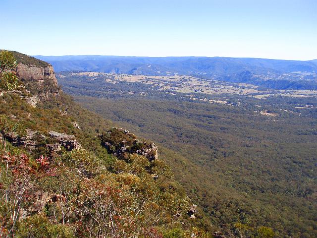 a view of the flat megalong valley from the narrowneck rock plateau