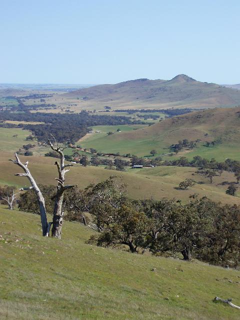 the view from the lookout on the top of mount ararat, victoria